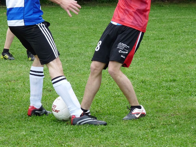 巴萨的丢球方式总是千篇一律…前锋速度也不用特别快，克纳夫这次只有32km／h